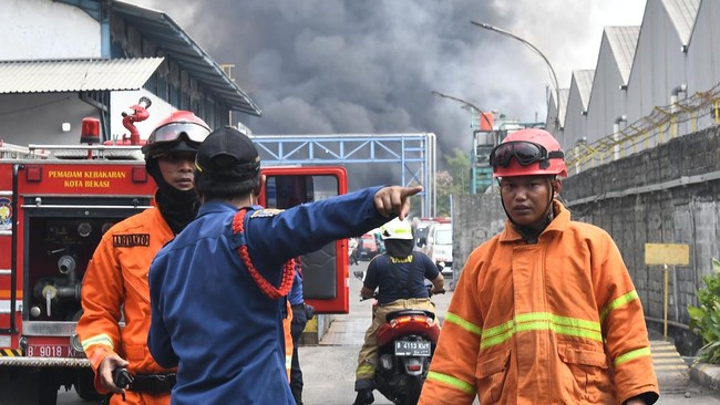 RS Polri Identifikasi 12 Jenazah Korban Kebakaran Pabrik Bekasi