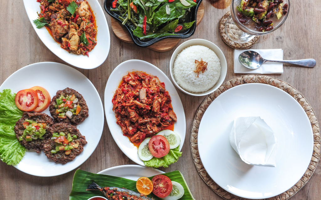 Manado: Kota Penuh Warna, Rasa, dan Petualangan Manado, ibu kota Sulawesi Utar